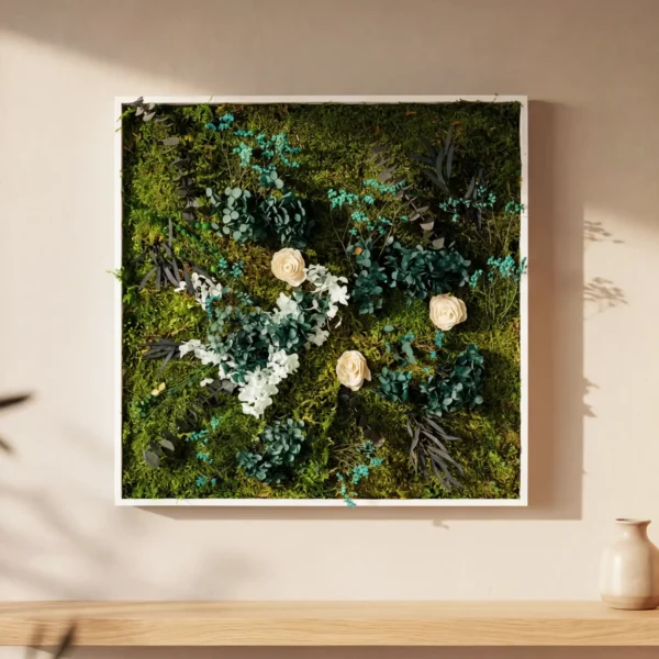 Tablou cu mușchi eucalipt și trandafiri stabilizați 47x47cm - eucalipt teal trandafiri crem ramă tei albă | WireTree